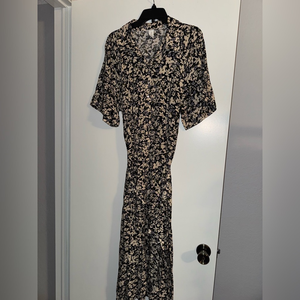 H&M Black and Cream Floral Belt-Tie Shirt Dress
